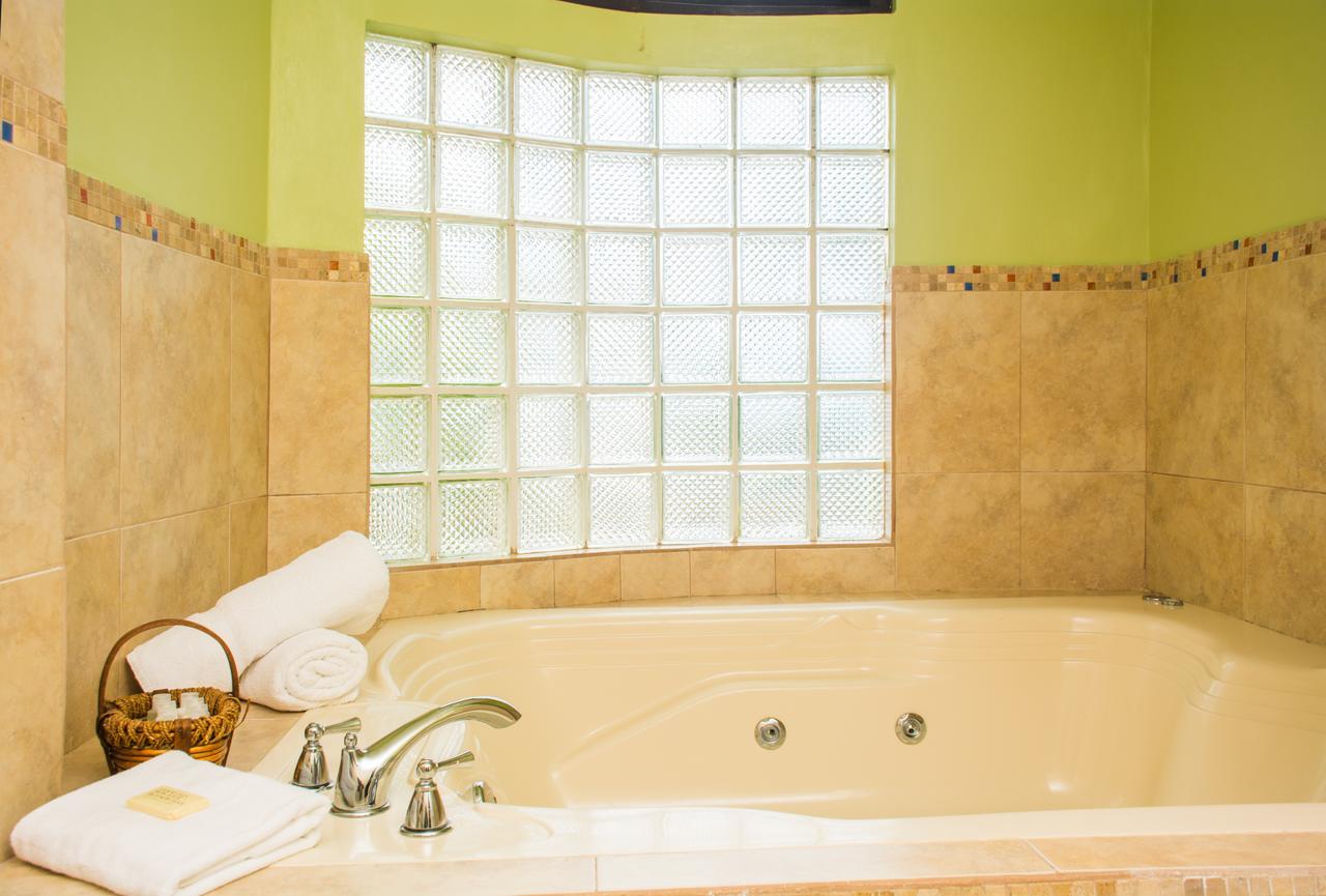 Heavenly Suites La Feuillet Екстер'єр фото