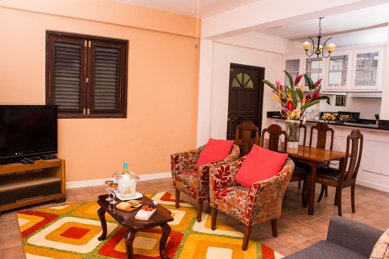 Heavenly Suites La Feuillet Екстер'єр фото