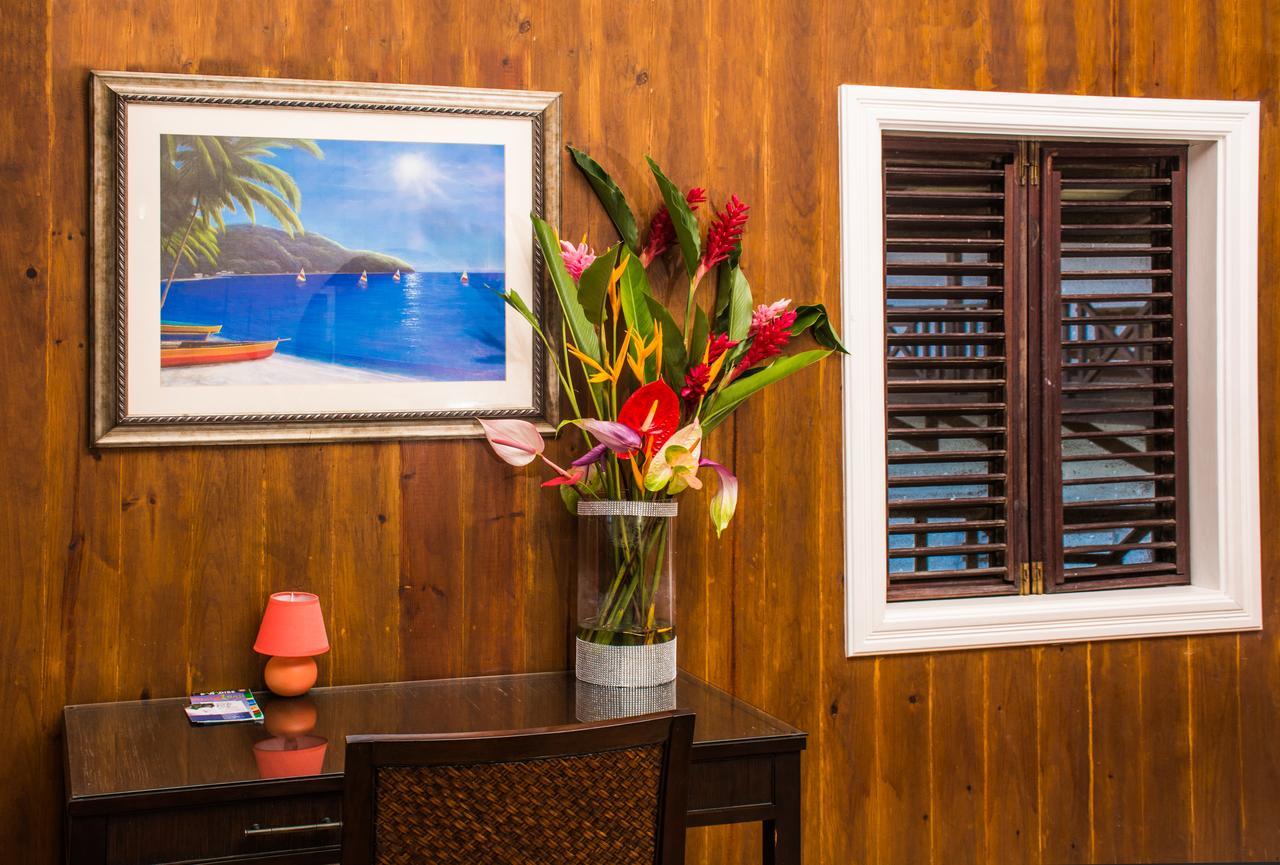 Heavenly Suites La Feuillet Екстер'єр фото