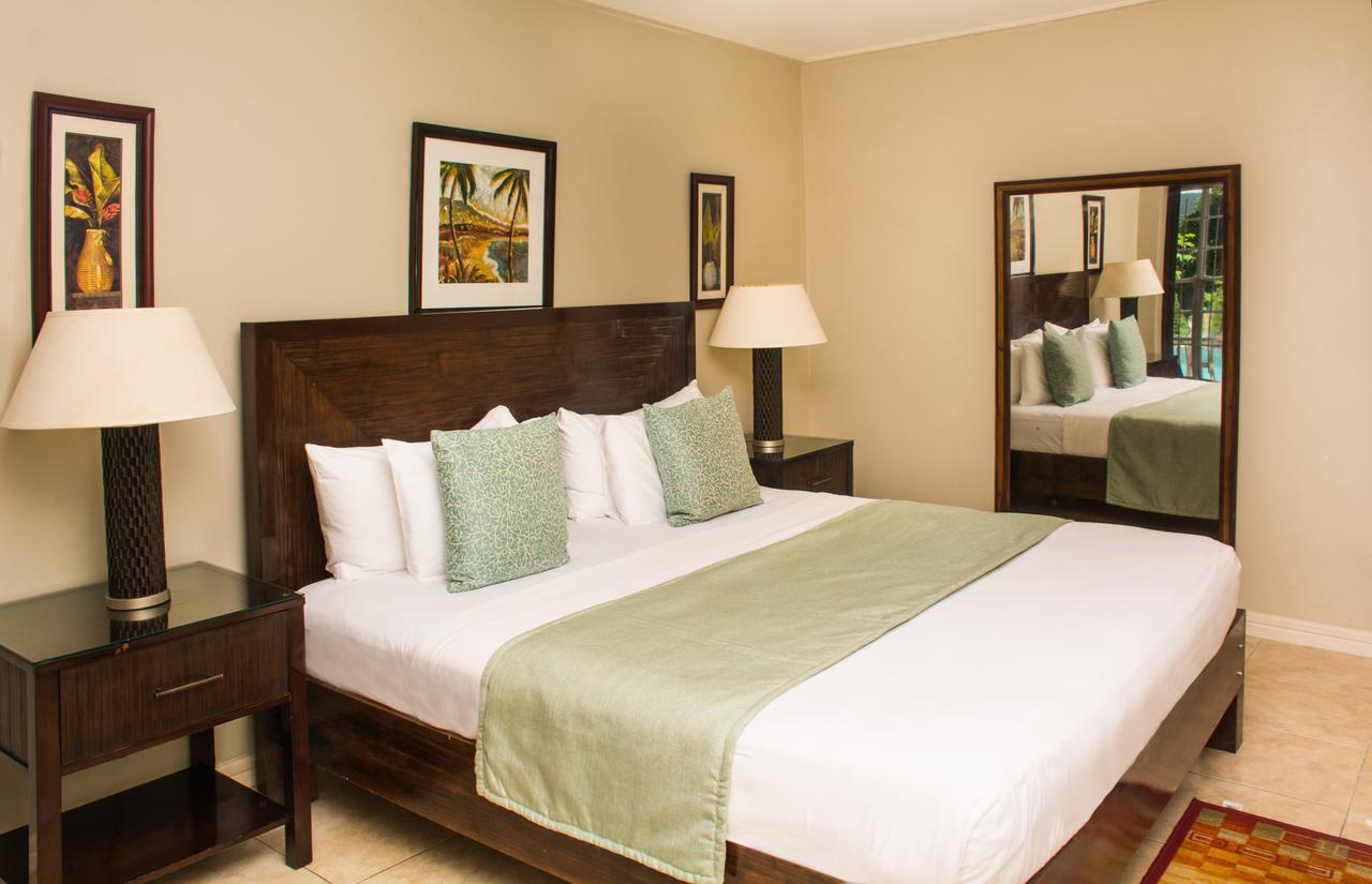 Heavenly Suites La Feuillet Екстер'єр фото