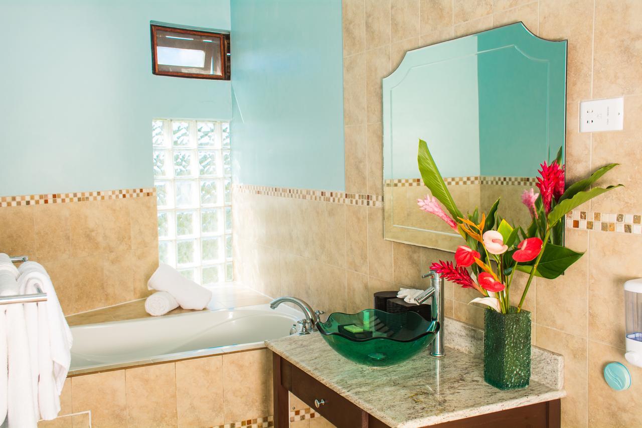 Heavenly Suites La Feuillet Екстер'єр фото