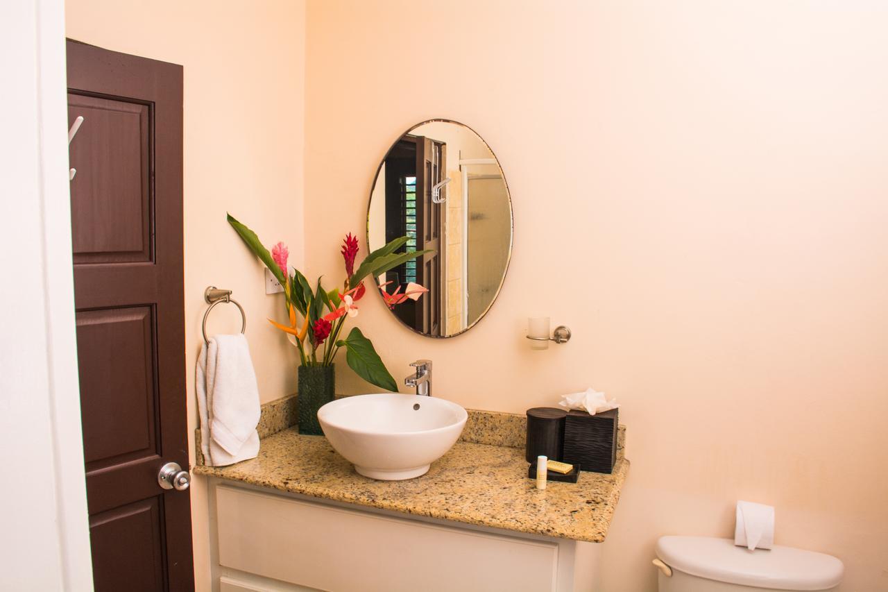 Heavenly Suites La Feuillet Екстер'єр фото