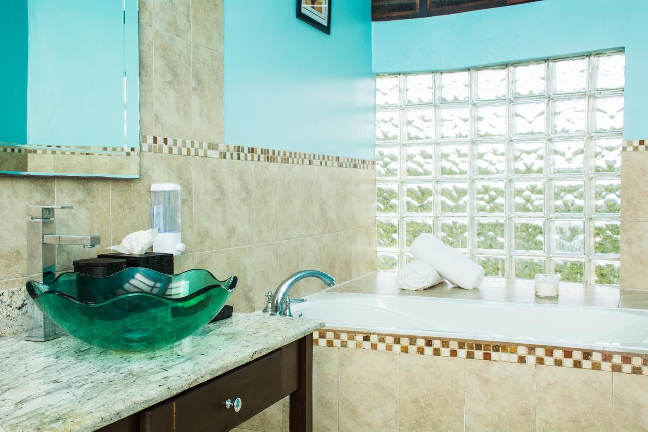 Heavenly Suites La Feuillet Екстер'єр фото